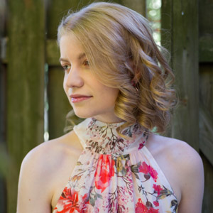 Headshot of Lindsay Suba